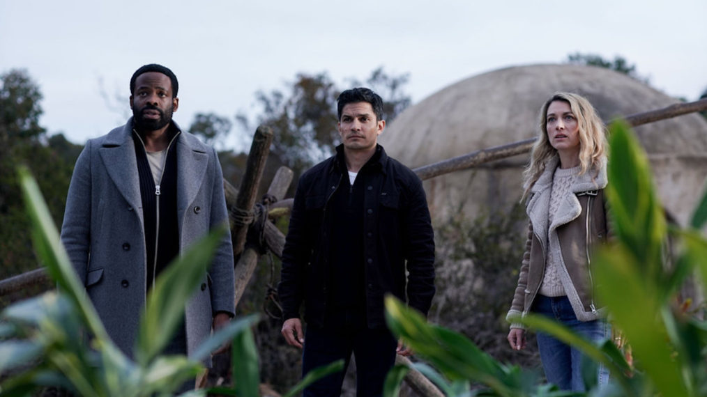 Chiké Okonkwo as Ty, Nicholas Gonzalez as Levi, Natalie Zea as Eve in La Brea - Season 1, 'Origins'