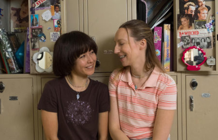 Anna Konkle as Anna and Maya Erskine as Maya in Pen15