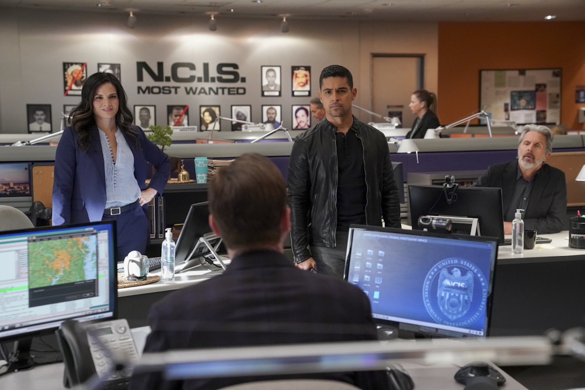 Katrina Law as Knight, Wilmer Valderrama as Torres, Gary Cole as Parker in NCIS