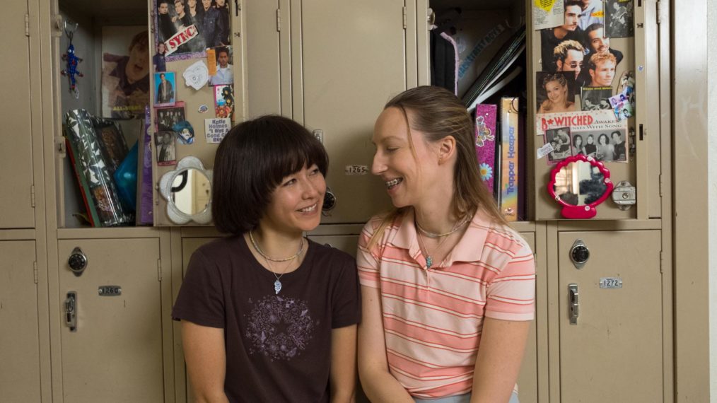 Anna Konkle as Anna and Maya Erskine as Maya in Pen15