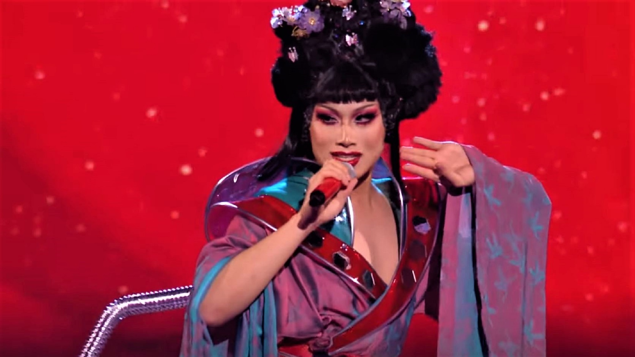 queen of the universe meet the drag queens from around the world competing for 250 000 video