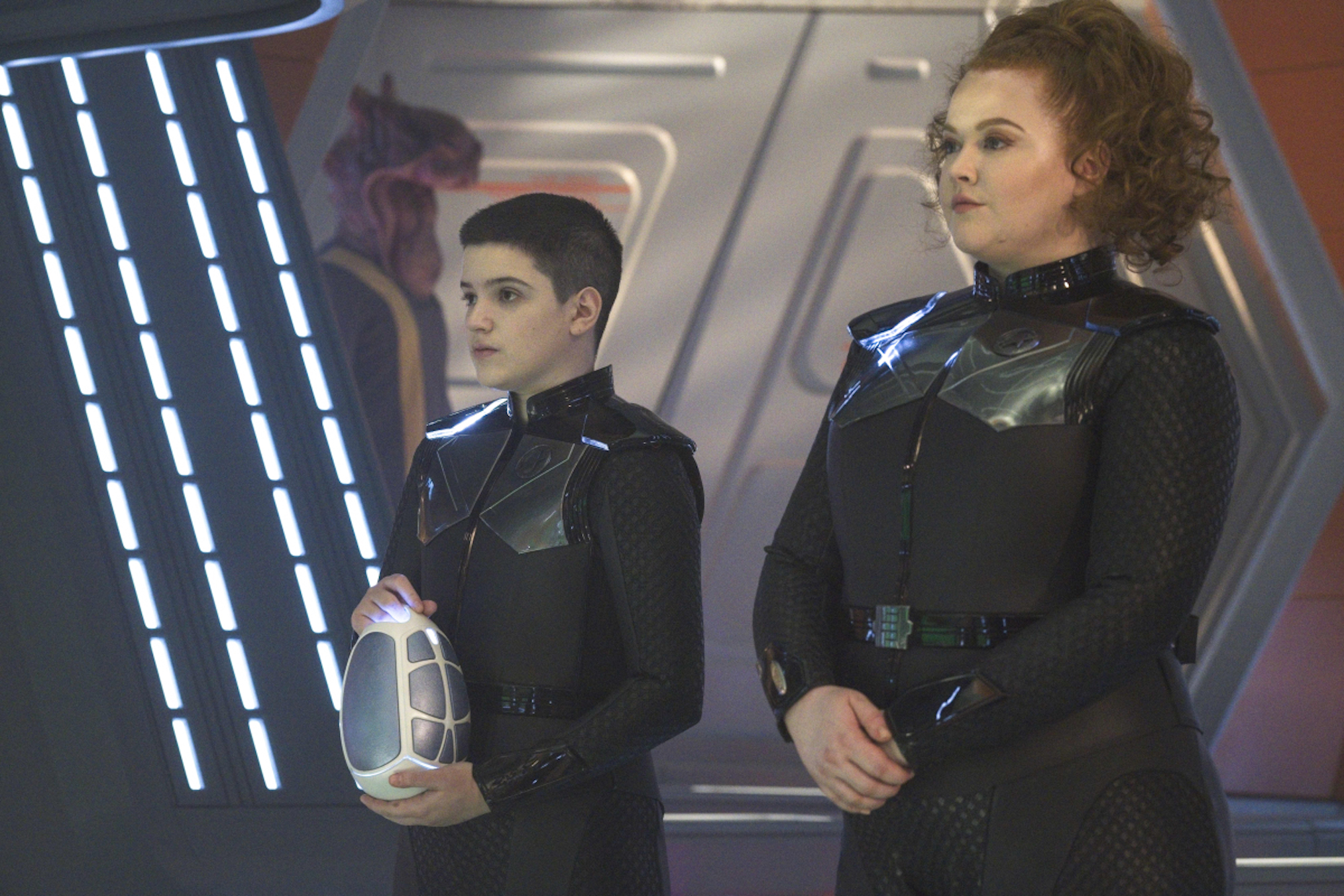 Blu del Barrio as Adira, Mary Wiseman as Tilly in Star Trek Discovery