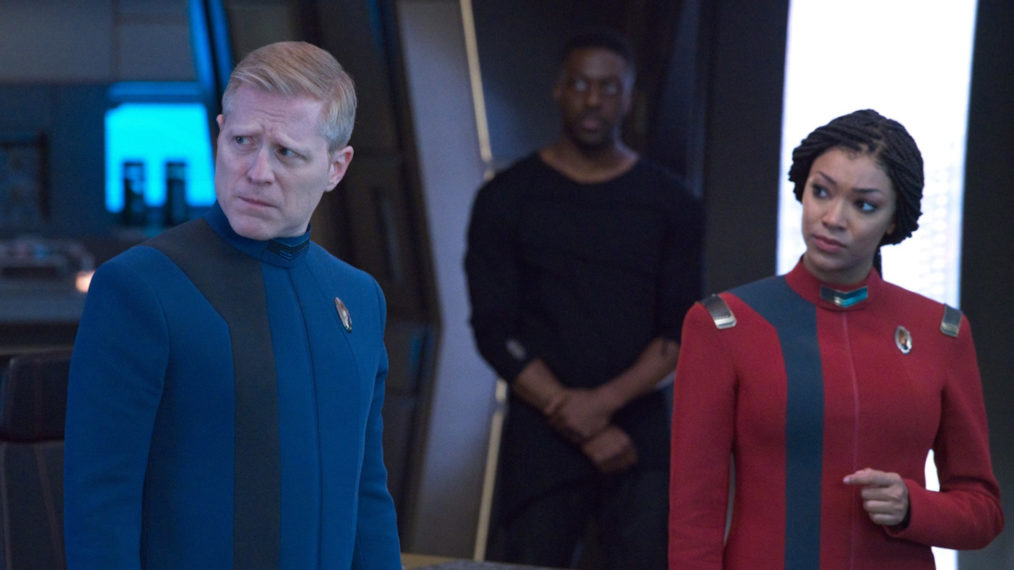Anthony Rapp as Stamets, Sonequa Martin-Green as Burnham in Star Trek Discovery