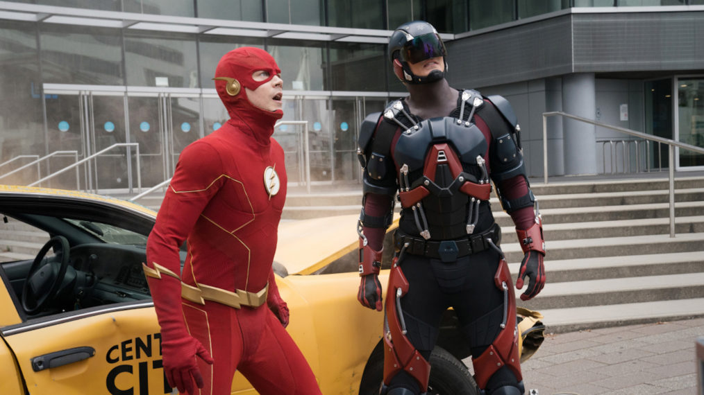 Grant Gustin as Barry Allen, Brandon Routh as Ray Palmer/Atom in The Flash
