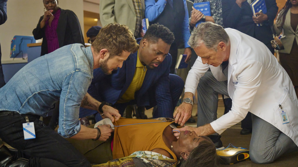 Matt Czuchry, Malcolm-Jamal Warner, Bruce Greenwood in The Resident