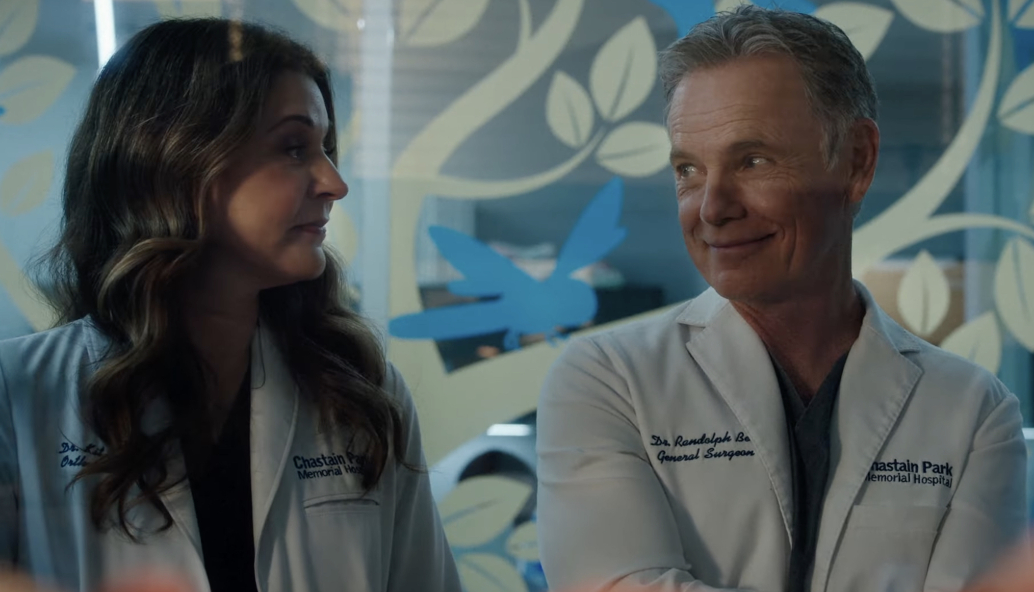 Jane Leeves as Kit, Bruce Greenwood as Bell in The Resident