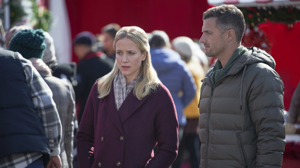 Jessy Schram, Brendan Penny in Time for Them to Come Home for Christmas