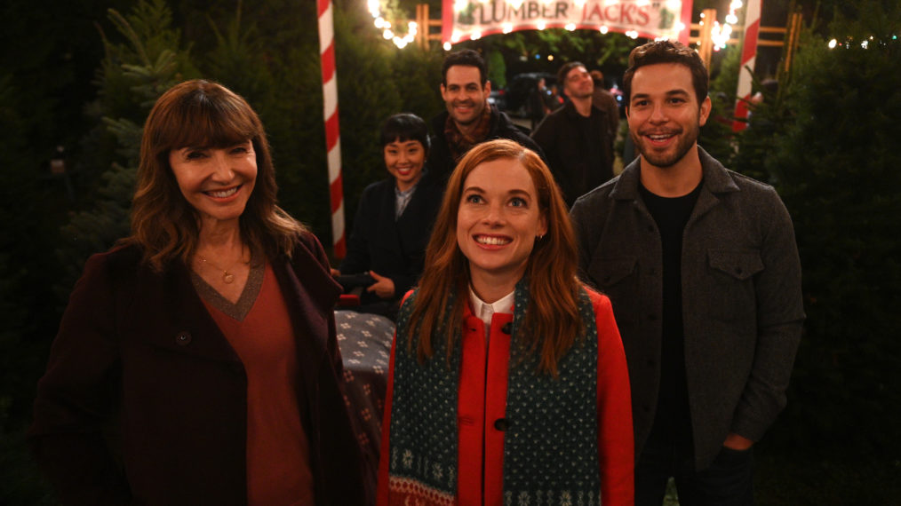 Mary Steenburgen, Jane Levy, Skylar Astin, Alice Lee, Andrew Leeds in Zoey's Extraordinary Christmas