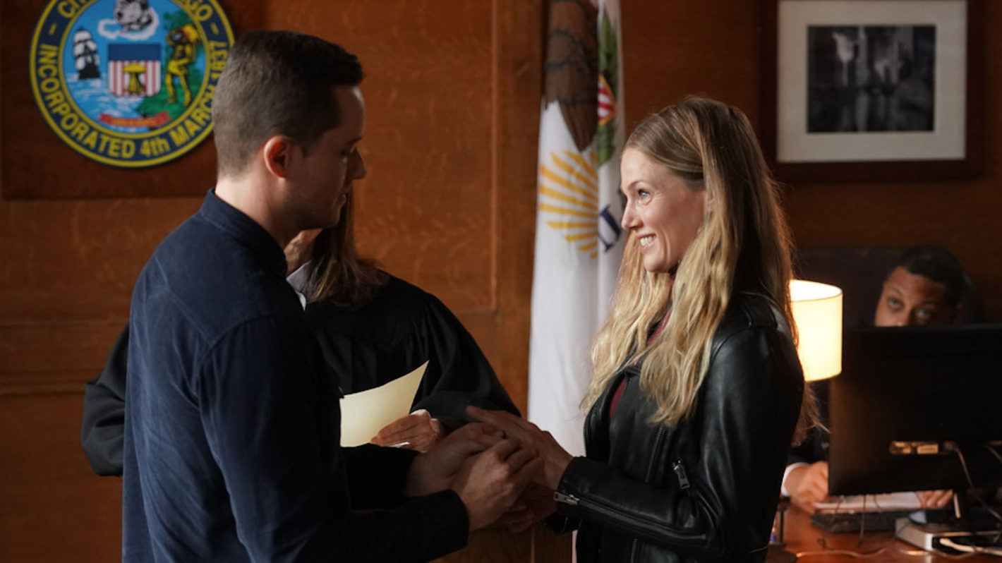 Jesse Lee Soffer as Jay Halstead, Tracy Spiridakos as Hailey Upton in Chicago PD