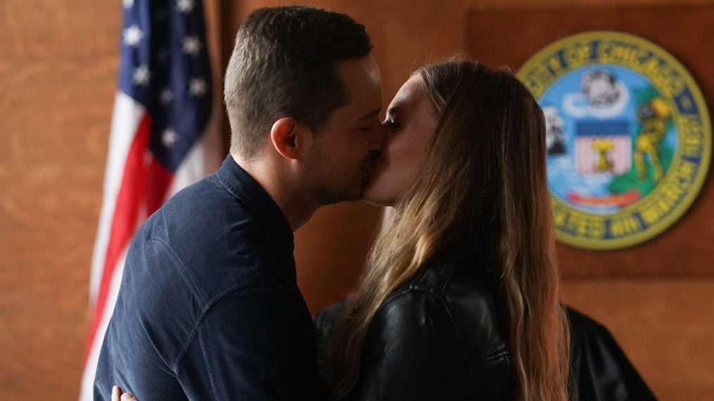 Jesse Lee Soffer as Jay Halstead, Tracy Spiridakos as Hailey Upton in Chicago PD