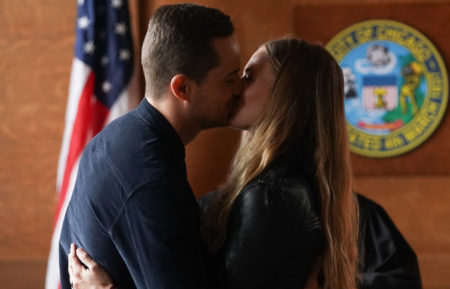 Jesse Lee Soffer as Jay Halstead, Tracy Spiridakos as Hailey Upton in Chicago PD