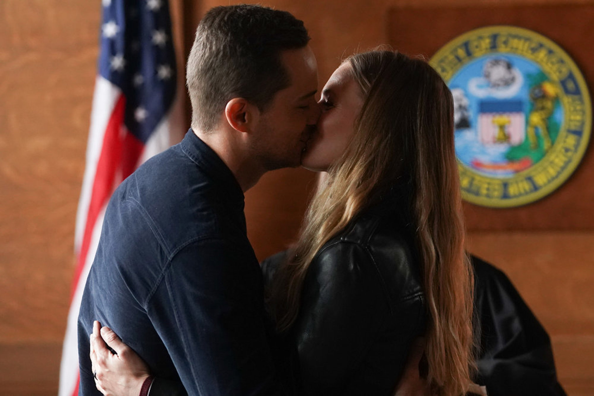 Jesse Lee Soffer as Jay Halstead, Tracy Spiridakos as Hailey Upton in Chicago PD