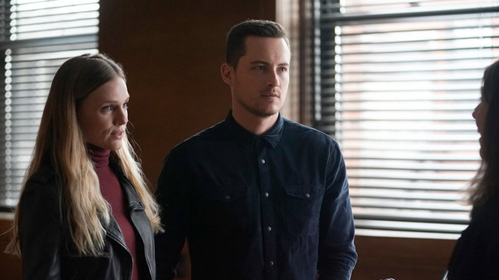 Jesse Lee Soffer as Jay Halstead, Tracy Spiridakos as Hailey Upton in Chicago PD