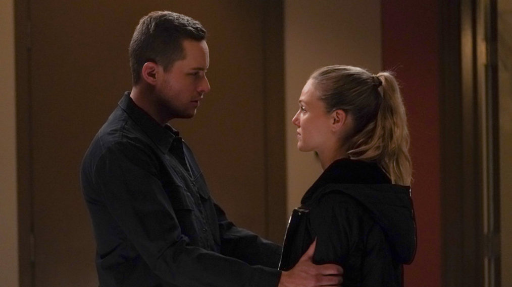 esse Lee Soffer as Jay Halstead, Tracy Spiridakos as Hailey Upton in Chicago PD