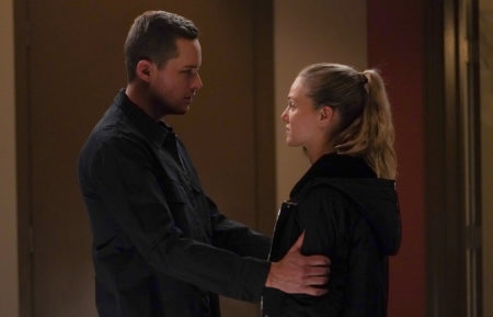 esse Lee Soffer as Jay Halstead, Tracy Spiridakos as Hailey Upton in Chicago PD