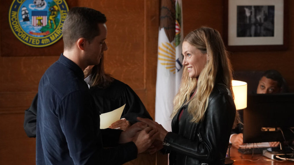 Jesse Lee Soffer as Jay Halstead, Tracy Spiridakos as Hailey Upton in Chicago PD