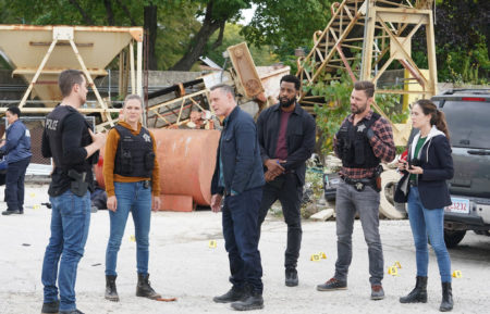 Jesse Lee Soffer, Tracy Spiridakos, Jason Beghe, LaRoyce Hawkins, Patrick John Flueger, Marina Squerciati in Chicago PD