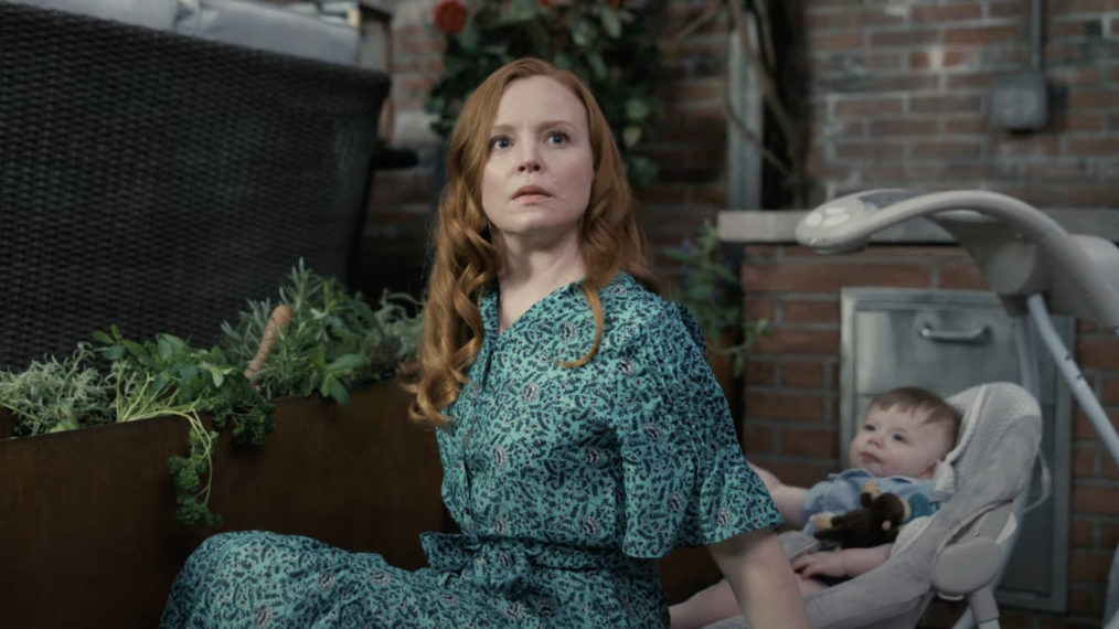 Lauren Ambrose as Dorothy with baby in Servant