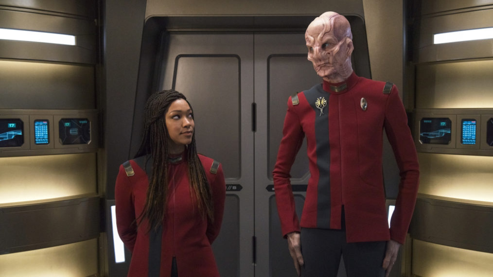 Sonequa Martin Green as Burnham, Doug Jones as Saru in Star Trek Discovery