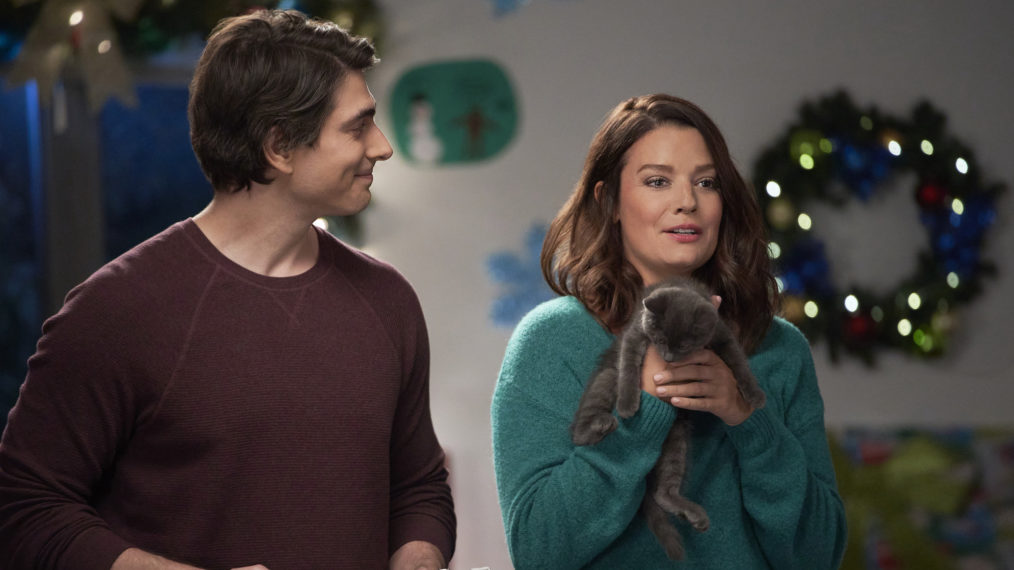 Brandon Routh, Kimberley Sustad in The Nine Kittens of Christmas