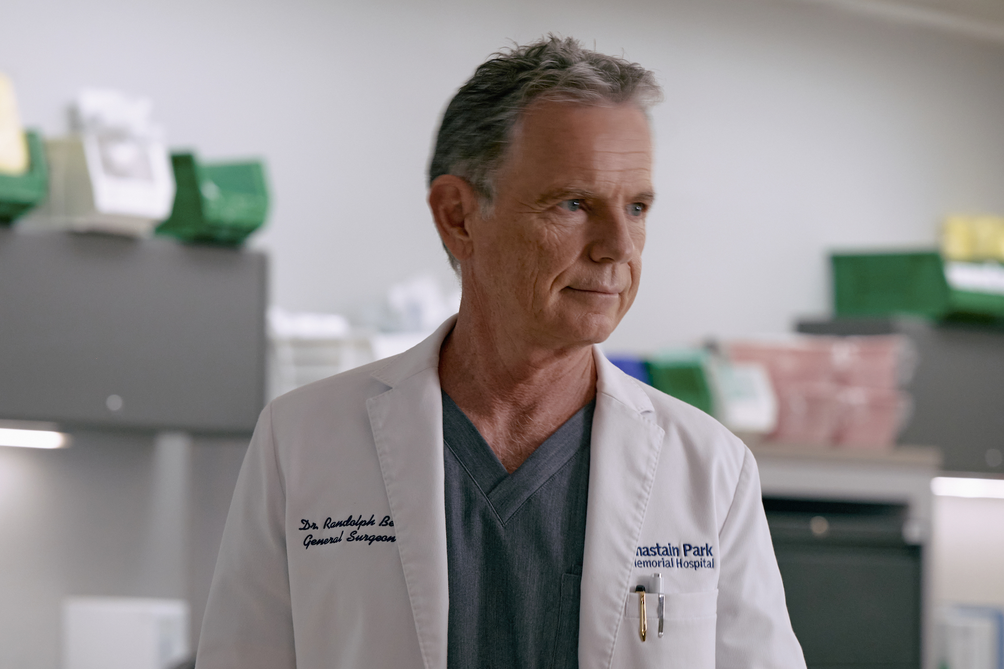 Bruce Greenwood as Bell in The Resident