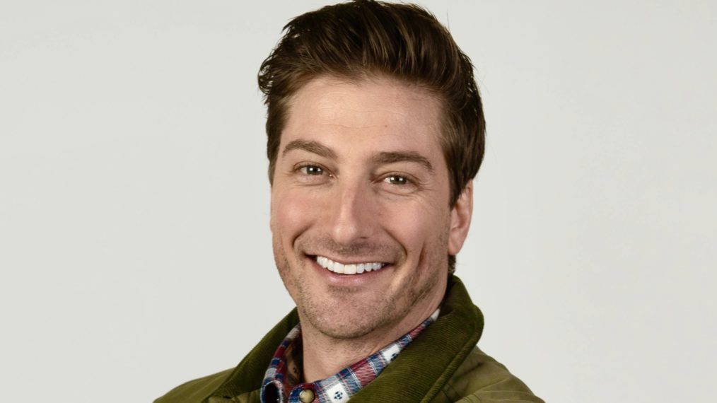 https://www.tvinsider.com/wp-content/uploads/2021/12/when-hope-calls-christmas-daniel-lissing-1014x570.jpg