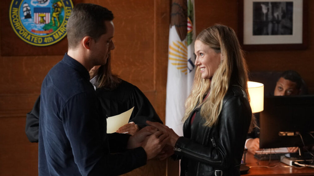 Jesse Lee Soffer as Jay Halstead, Tracy Spiridakos as Hailey Upton in Chicago PD