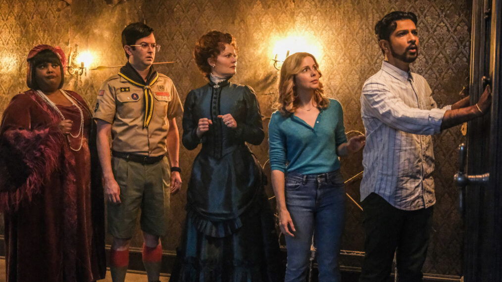 Danielle Pinnock as Alberta, Richie Moriarty as Pete, Rebecca Wisocky as Hetty, Rose McIver as Samantha, Utkarsh Ambudkar as Jay in Ghosts