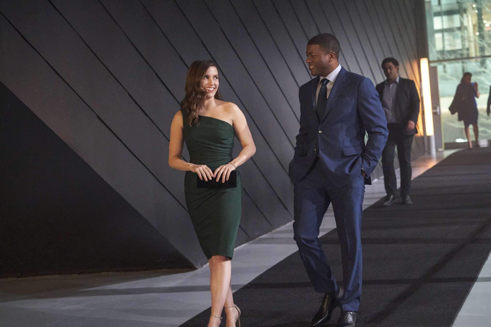 Sophia Bush as Dr. Sam Griffith, Edwin Hodge as Malcolm Kingsley in Good Sam