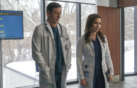 Jason Isaacs as Dr. Rob "Griff" Griffith and Sophia Bush as Dr. Sam Griffith in Good Sam