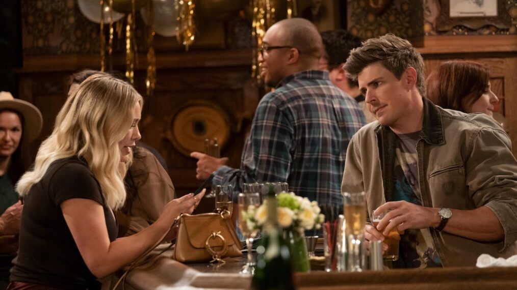 Hilary Duff as Sophie, Chris Lowell as Jesse in How I Met Your Father