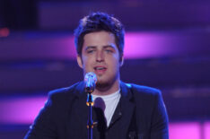 Lee DeWyze performs on 'American Idol'