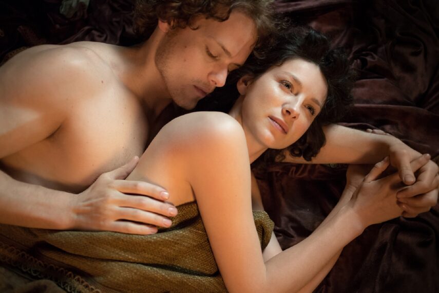 outlander season 1 sam heughan and caitriona balfe