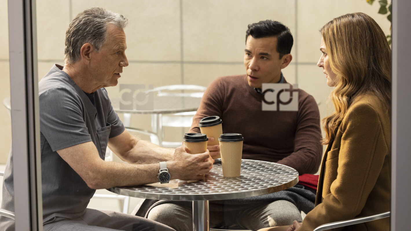 Bruce Greenwood as Bell, Conrad Ricamora as Jake, Jane Leeves as Kit in The Resident