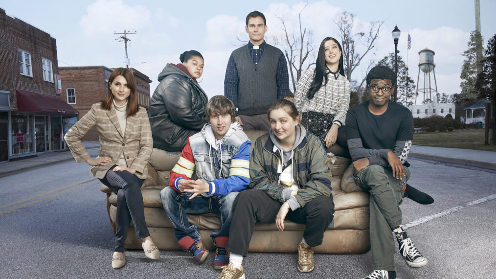 Aya Cash, Krystal Smith, Sam Straley, Seann William Scott, Holmes, Taylor Ortega, Justin Linville in Welcome to Flatch