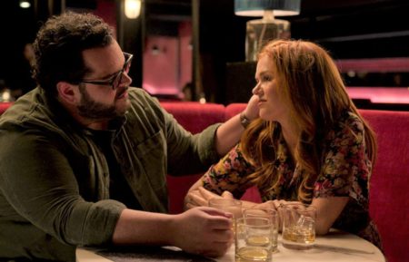 Josh Gad and Isla Fisher in Wolf Like Me - Season 1