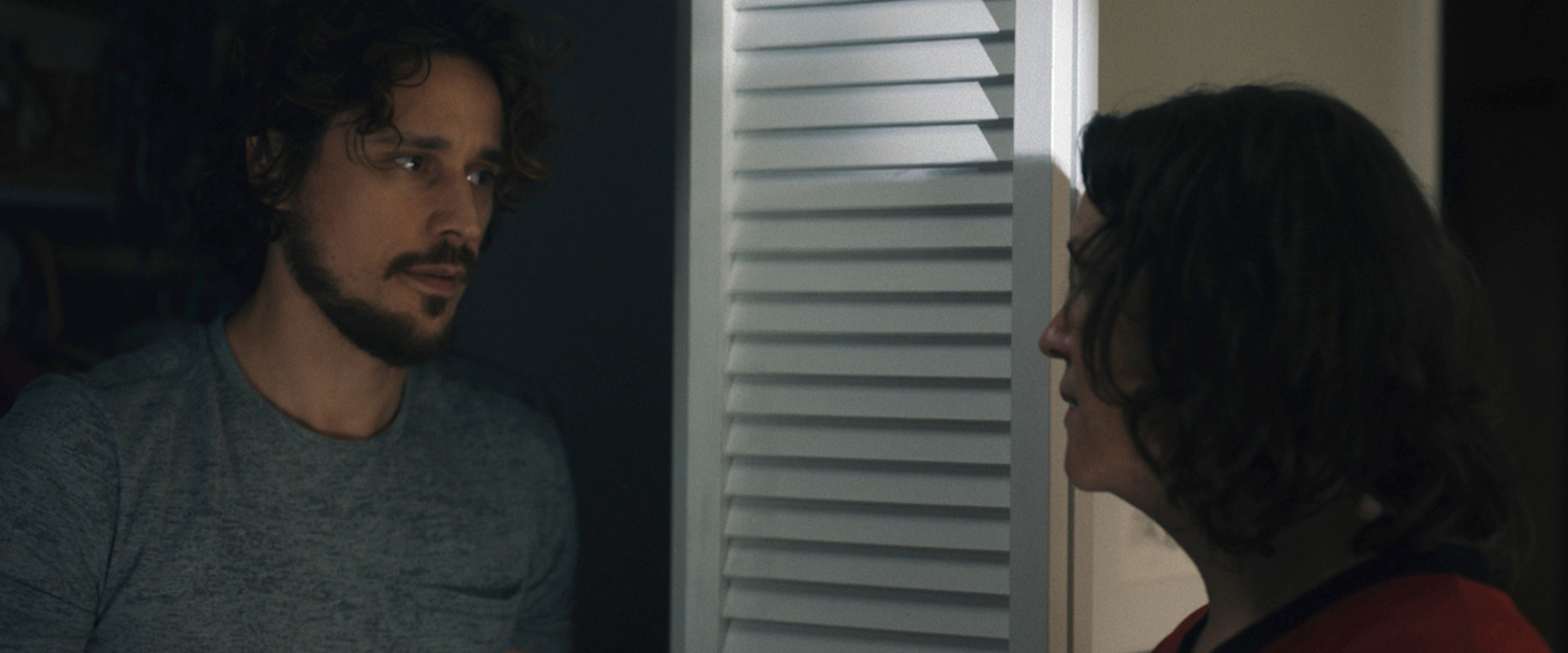 Peter Gadiot as Adam, Melanie Lynskey as Shauna in Yellowjackets