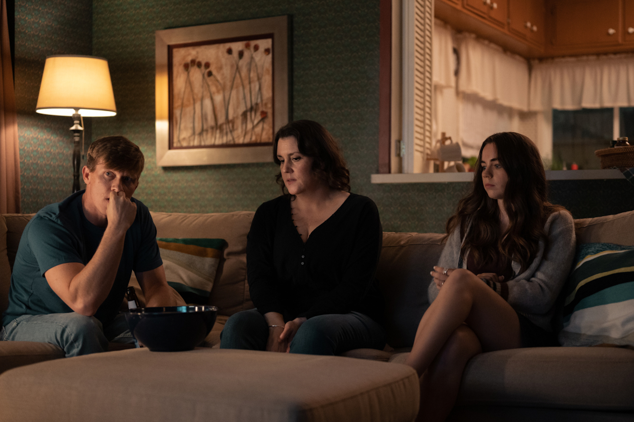 Warren Kole as Jeff, Melanie Lynskey as Shauna, Sarah Desjardins as Callie in Yellowjackets