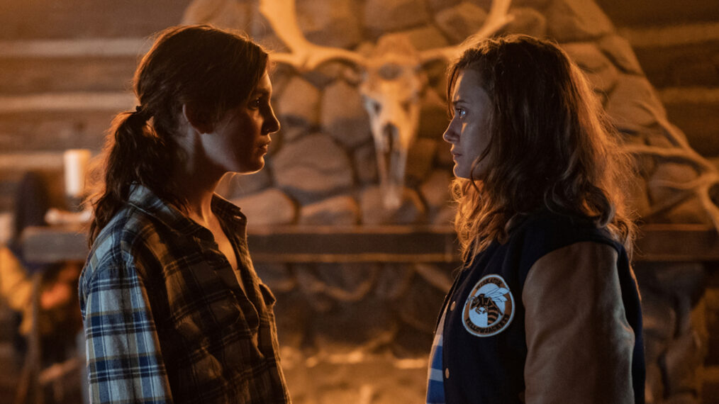 Sophie Nélisse as Teen Shauna, Ella Purnell as Teen Jackie in Yellowjackets