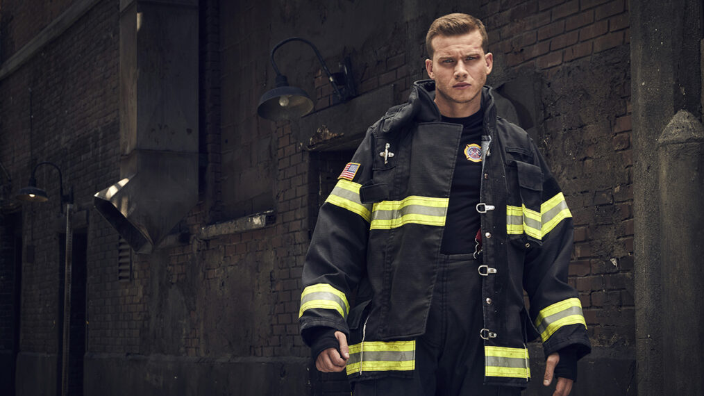 Oliver Stark como Buck en 9-1-1