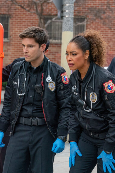 Ronen Rubinstein as TK, Gina Torres as Tommy in 9-1-1 Lone Star