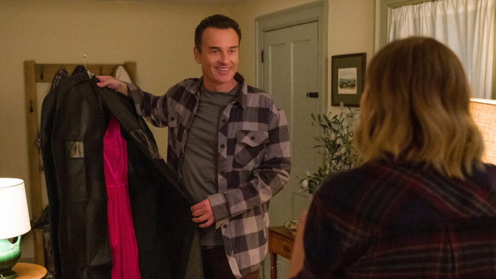 Julian McMahon as Supervisory Special Agent Jess LaCroix, Jen Landon as Sarah Allen in FBI Most Wanted