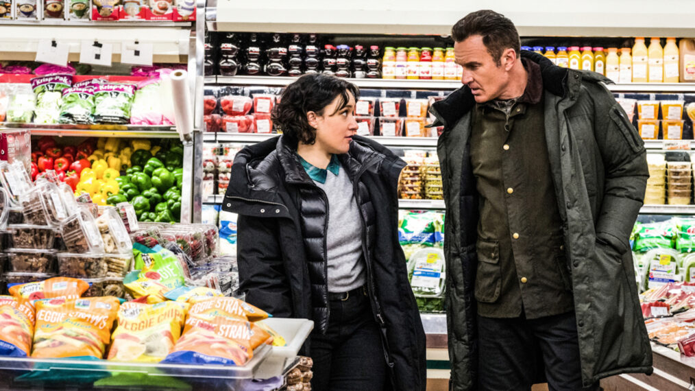 Keisha Castle-Hughes as Hana Gibson, Julian McMahon as Jess LaCroix in the grocery store in FBI Most Wanted - 'Shattered'