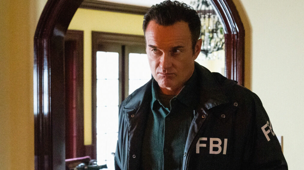 Julian McMahon as Supervisory Special Agent Jess LaCroix in FBI Most Wanted