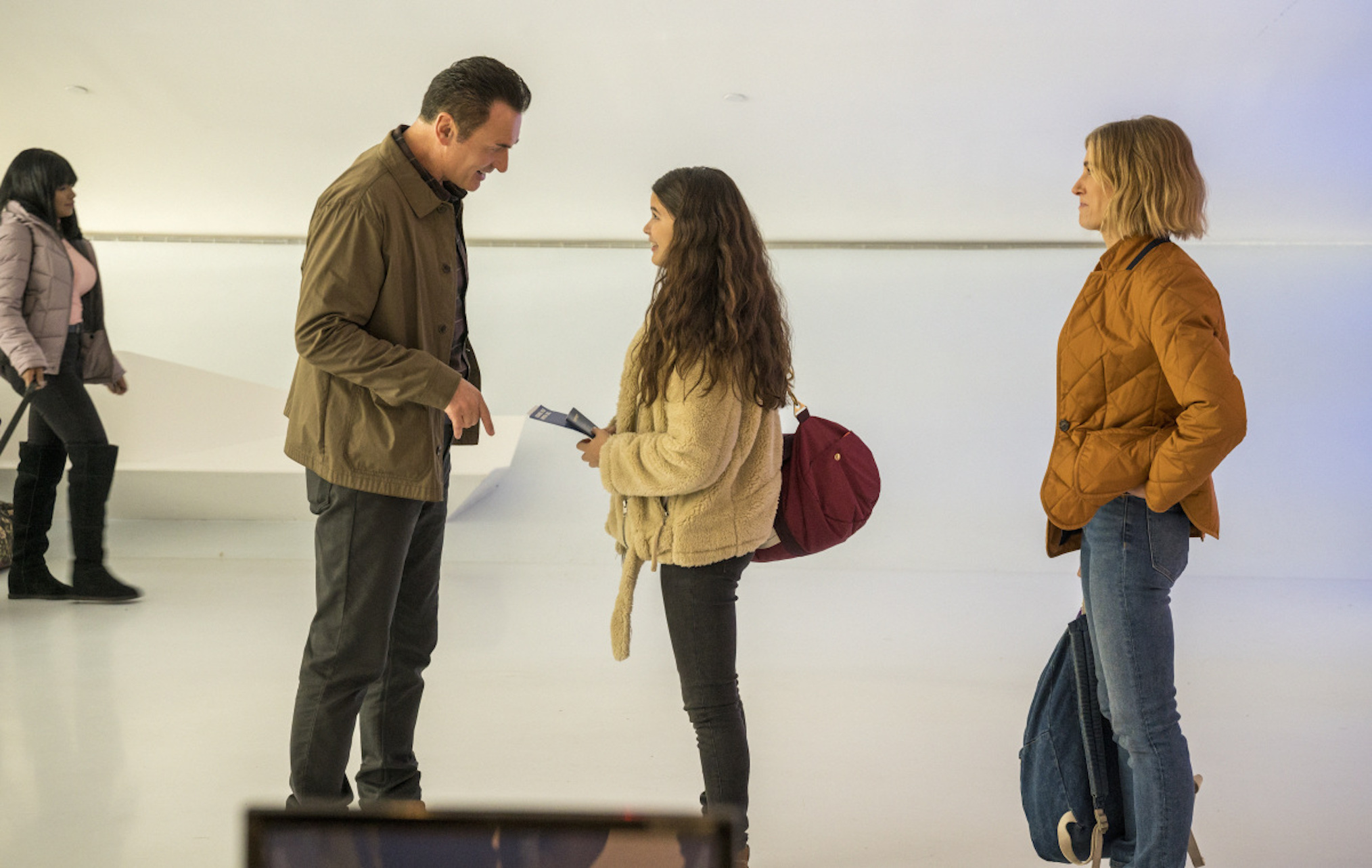 Julian McMahon as Jess, YaYa Gasselin as Tali, Jen Landon as Sarah in FBI Most Wanted