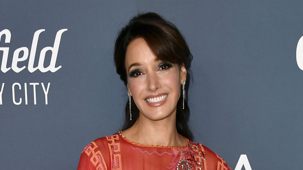 Jennifer Beals attends the 22nd CDGA