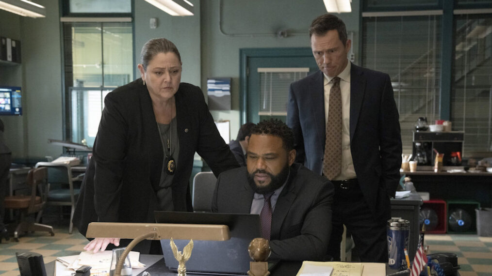 Camryn Manheim as Lieutenant Kate Dixon, Anthony Anderson as Detective Kevin Bernard, Jeffrey Donovan as Detective Frank Cosgrove in Law & Order