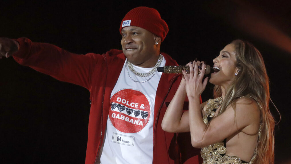 LL Cool J and Jennifer Lopez peforming at the 2022 iHeartRadio Music Awards