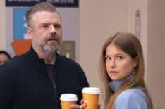 Tyler Labine as Dr. Iggy Frome, Genevieve Angelson as Dr. Mia Castries in New Amsterdam