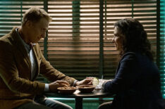 Alan Tudyk as Harry Vanderspeigle, Alex Borstein as Carlyn in Resident Alien